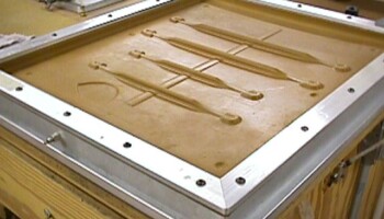 Here the press is closed and the vacuum pulled